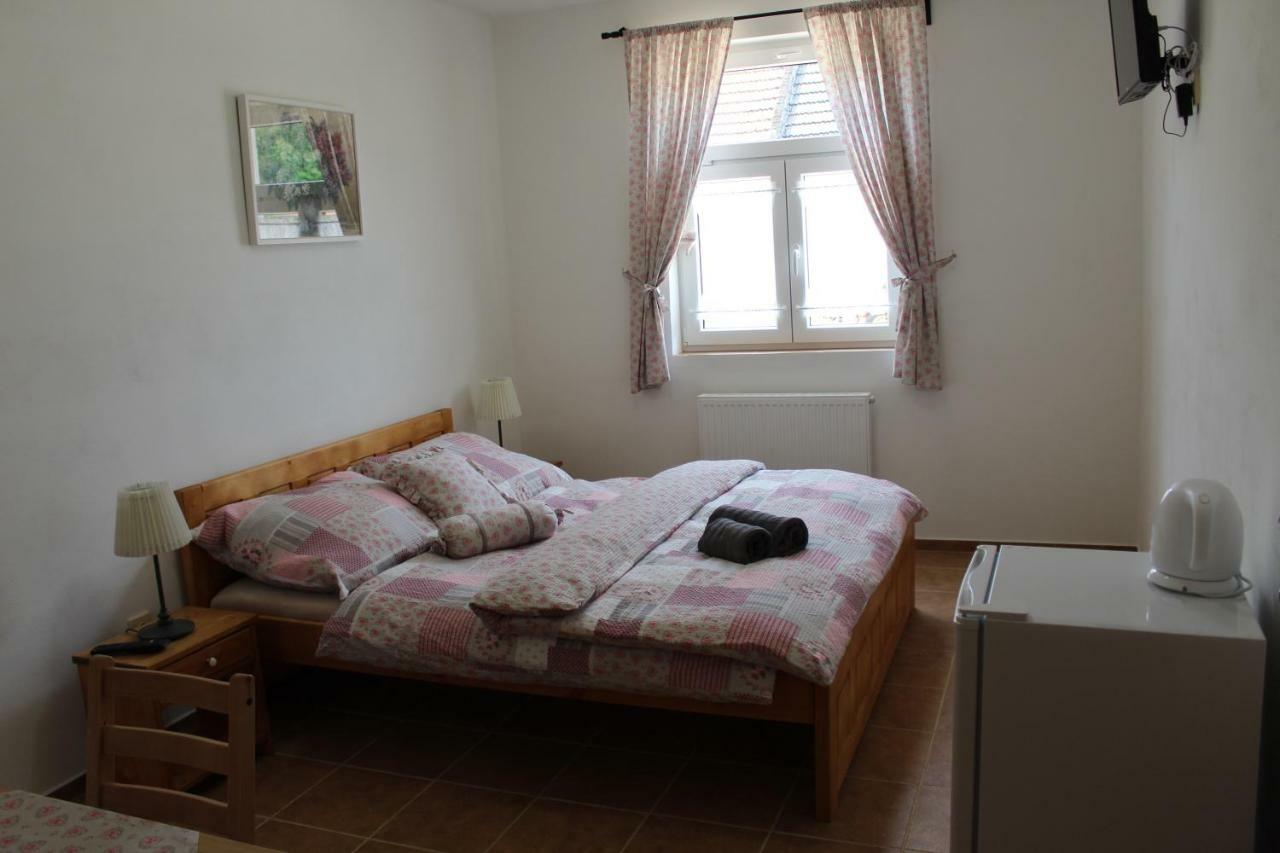 Ubytovani Ve Stodole Stráž nad Nežárkou エクステリア 写真
